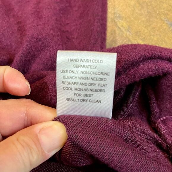 Hippie Rose Maroon Burgundy Peek Cold Shoulder Sweater Size Junior Large - Picture 8 of 11